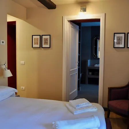 Castello Di Vezio In The Village Feriehus *