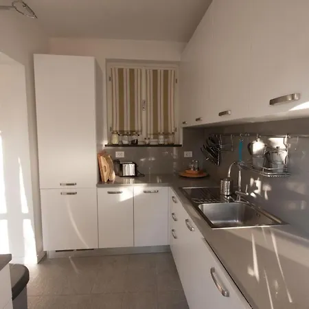 Castello Di Vezio In The Village Feriehus Varenna