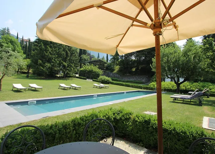 Castello Di Vezio In The Village Nyaraló