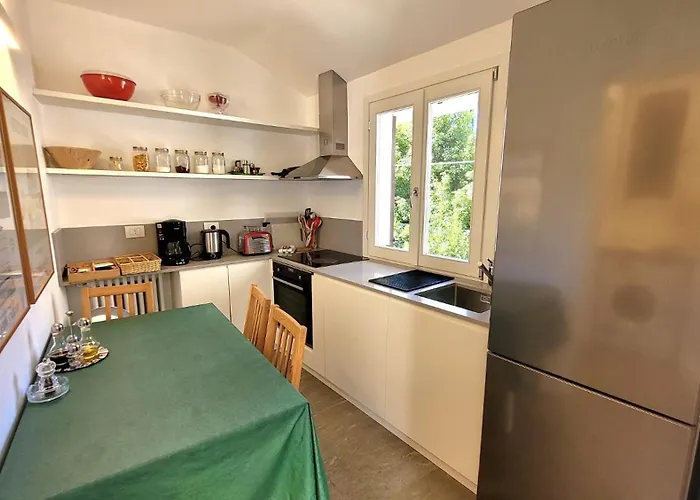 Nyaraló Castello Di Vezio In The Village Varenna