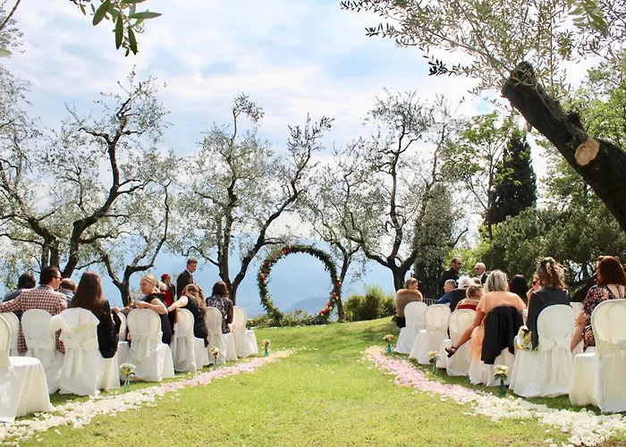 Castello Di Vezio In The Village Nyaraló