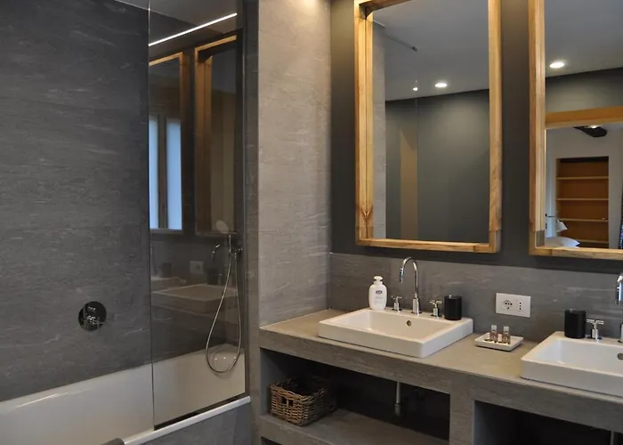 Castello Di Vezio In The Village Nyaraló *