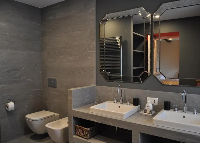 Nyaraló Castello Di Vezio In The Village *